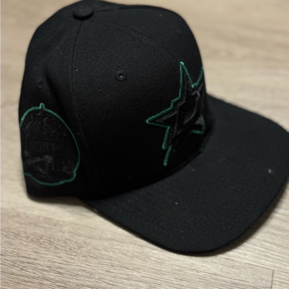 Men's Dallas Stars Mitchell & Ness Black Soul Strike Pearl Tonal Snapback Hat